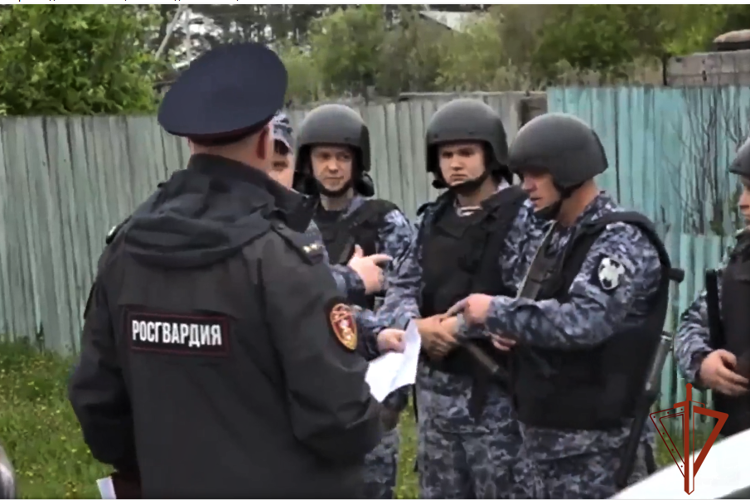 В городе Асино прошли антитеррористические учения с участием Росгвардии