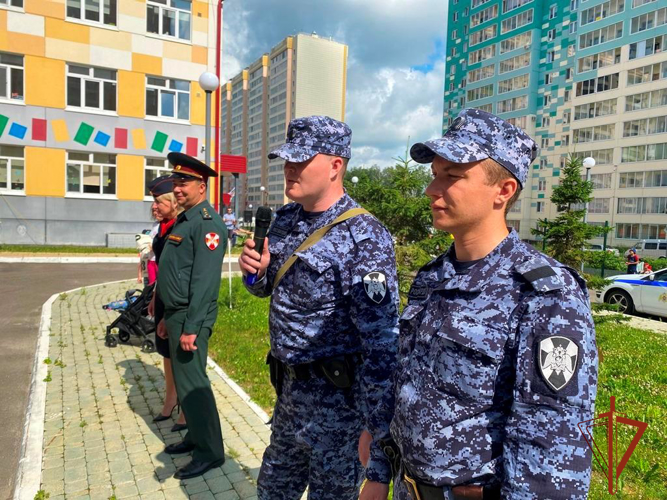 Росгвардия и Госавтоинспекция провели урок дорожной безопасности для воспитанников детского сада в Томске (видео)