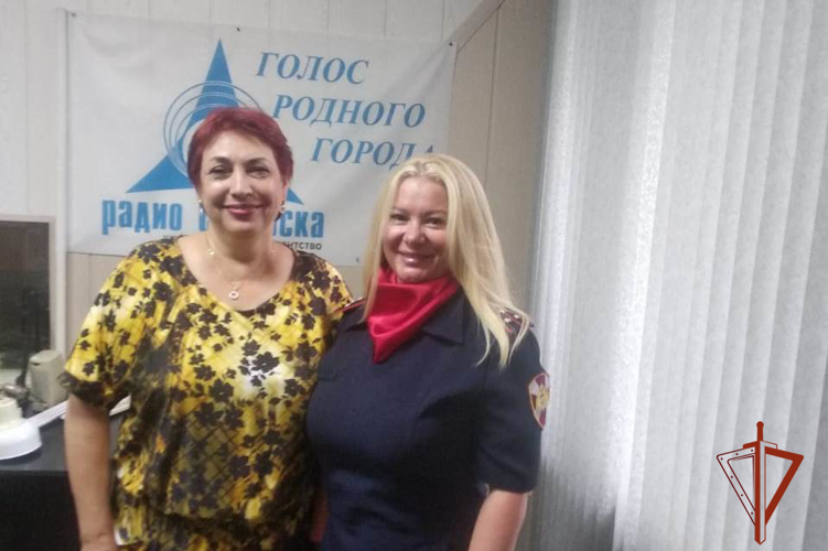 Слушателям «Радио Северска» рассказали о возможности поступления на службу во вневедомственную охрану Росгвардии