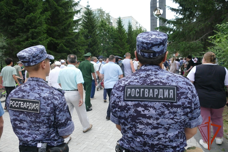 В День ветеранов боевых действий сотрудники Росгвардии в Томске почтили память павших в локальных войнах