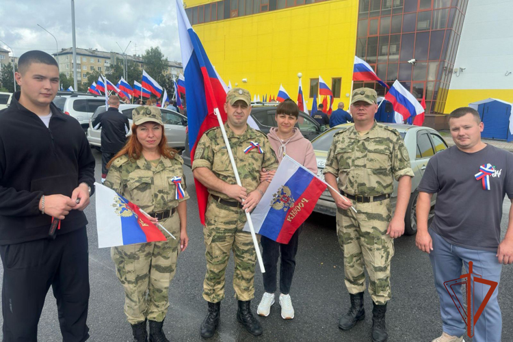 Росгвардейцы приняли участие в мероприятиях ко Дню Государственного флага Российской Федерации в Томской области 