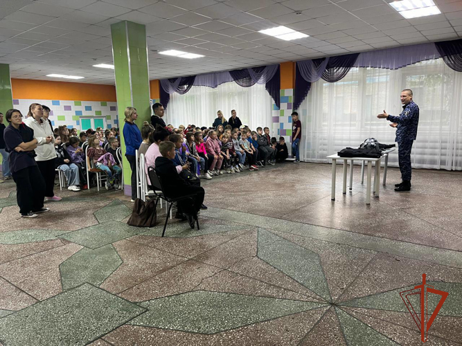 Патриотические мероприятия для школьников провели росгвардейцы в Томской области