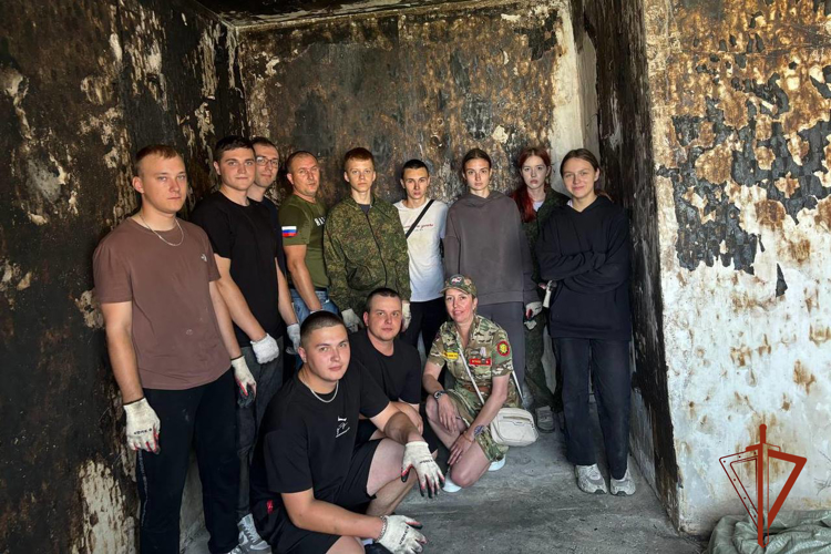 Росгвардейцы оказали помощь семье погорельцев из Томской области 