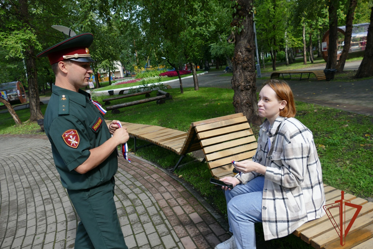 Всероссийскую акцию «Российский триколор» поддержали росгвардейцы в Томской области