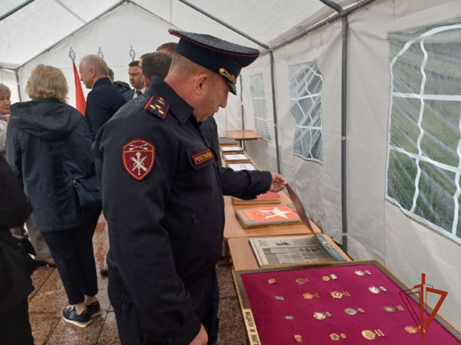 В день празднования 420-летия Томска представители командования территориального управления Росгвардии возложили цветы к Вечному огню