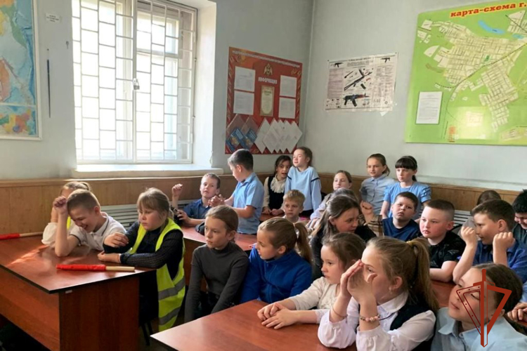 Росгвардия в Томской области принимает участие в патриотическом воспитании подрастающего поколения