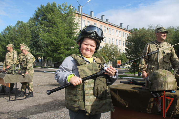 Традиционный детский праздник накануне начала учебного года прошел в Северском соединении Росгвардии