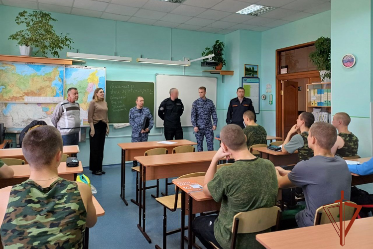 Росгвардия Томска познакомила кадетов с карьерными перспективами ведомства 