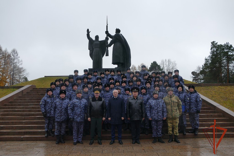 Торжественный гарнизонный развод в честь годовщины образования вневедомственной охраны Росгвардии прошел в Томске (видео)