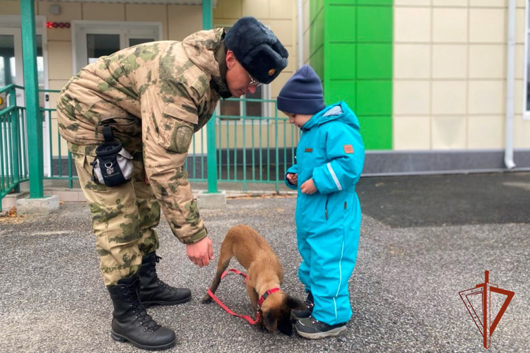 Росгвардейцы подарили праздник томским дошколятам (видео)