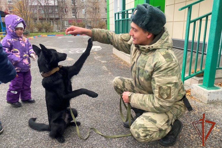 Росгвардейцы подарили праздник томским дошколятам (видео)