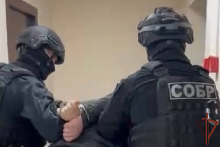 При силовой поддержке спецназа Росгвардии задержан подозреваемый в совершении разбоя в Томске (видео)