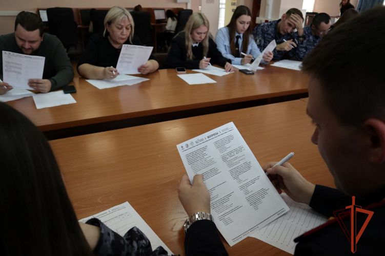 На вопросы «Большого этнографического диктанта» ответили росгвардейцы в Томской области