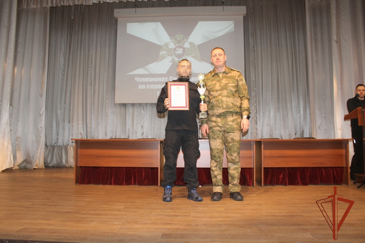 Чемпионат Сибирского округа Росгвардии по служебному двоеборью завершился в Томской области 