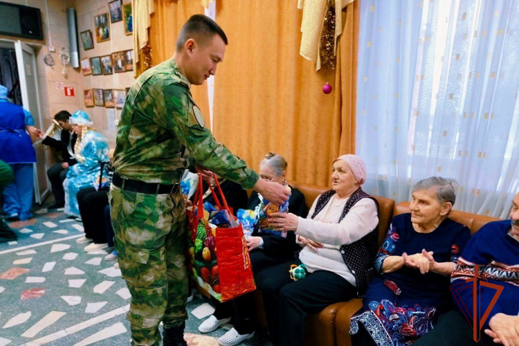 Благотворительную акцию провела Росгвардия в доме-интернате для престарелых и инвалидов в Томской области