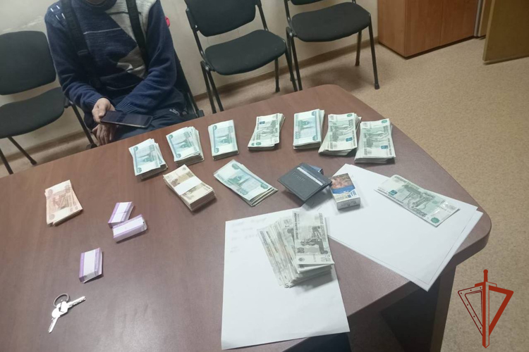 При силовой поддержке СОБР Росгвардии в Томске задержан подозреваемый в краже более 800 тыс. рублей пенсионных выплат