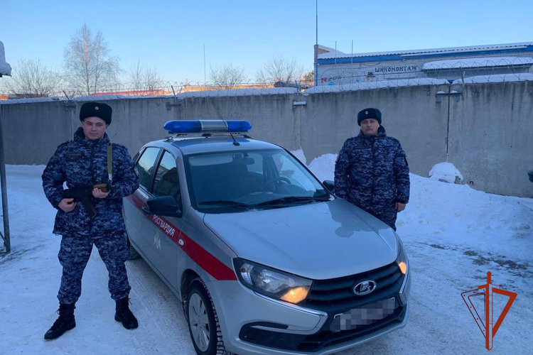 Росгвардейцы в Томске разыскали 13-летнюю девочку, которая ушла из дома по указке мошенников