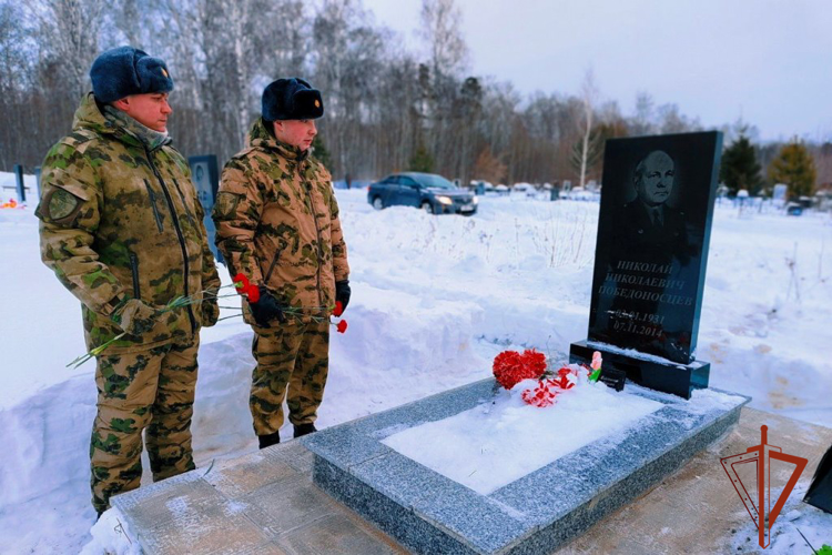 Военнослужащие Северского соединения Росгвардии почтили память жителя блокадного Ленинграда 