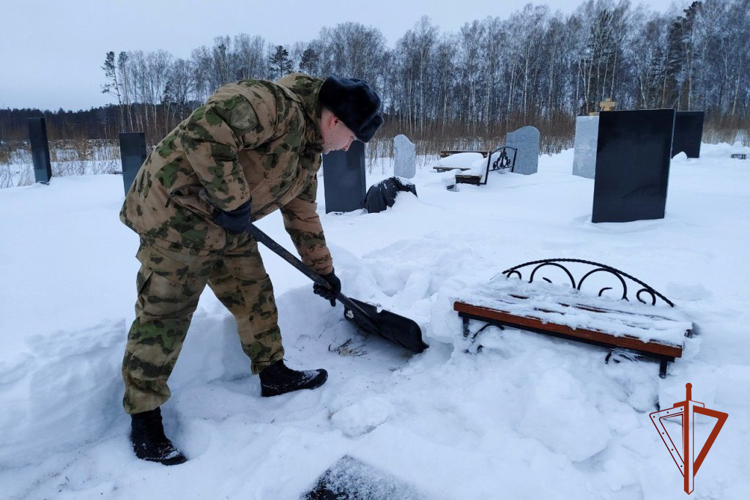 Военнослужащие Северского соединения Росгвардии почтили память жителя блокадного Ленинграда 