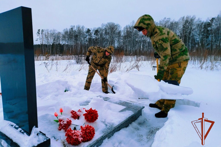 Военнослужащие Северского соединения Росгвардии почтили память жителя блокадного Ленинграда 