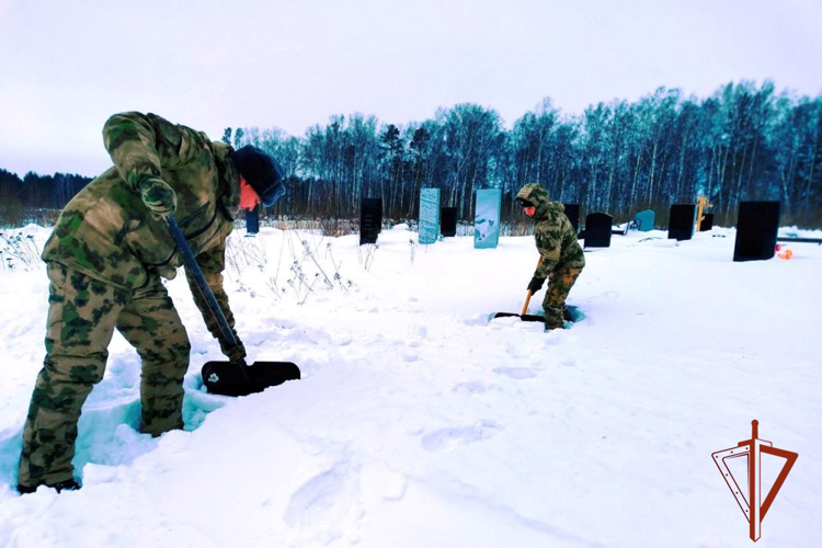 Военнослужащие Северского соединения Росгвардии почтили память жителя блокадного Ленинграда 