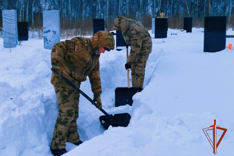 Военнослужащие Северского соединения Росгвардии почтили память жителя блокадного Ленинграда 