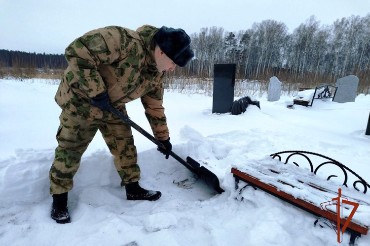 Военнослужащие Северского соединения Росгвардии почтили память жителя блокадного Ленинграда 
