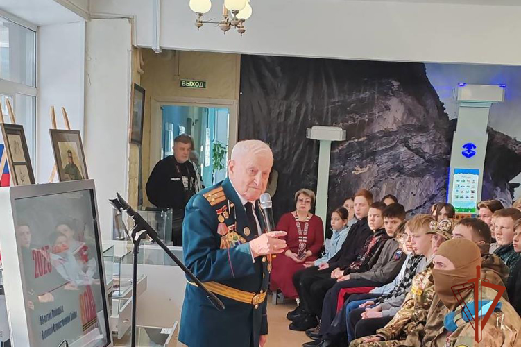  «Уроки мужества. Связь поколений» прошли с участием военнослужащих Росгвардии в Томской области