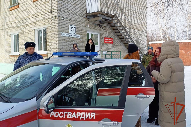 Росгвардия проводит профориентационную работу с подрастающим поколением в Томской области