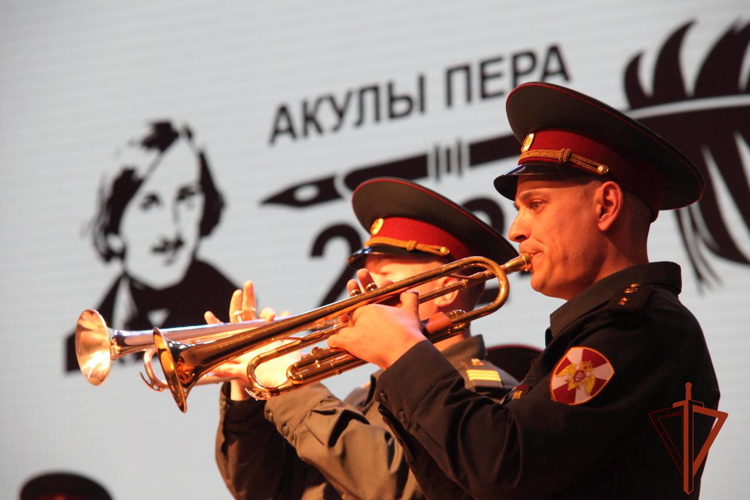 Росгвардия в Томске приняла участие в церемонии награждения победителей конкурса «Акулы пера» (видео)