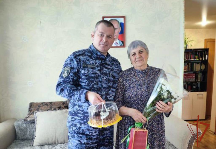 Росгвардия в Томской области поздравила женщин с 8 марта  