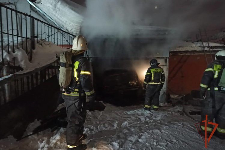 В Томске росгвардейцы оперативно среагировали на возгорание в гараже 