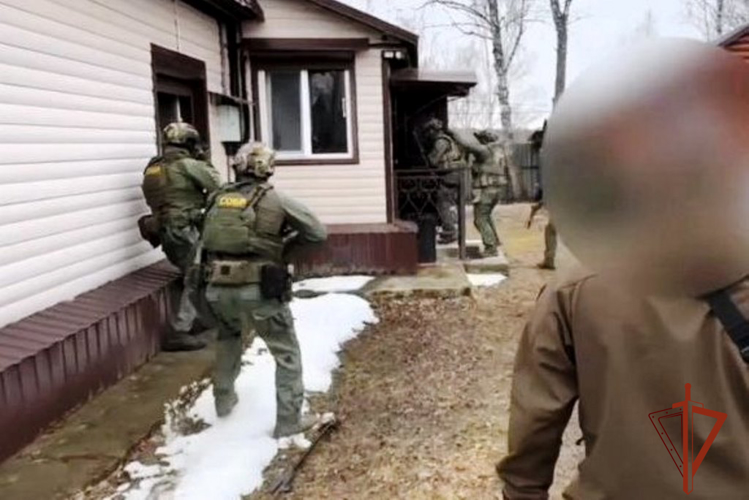 При силовой поддержке спецназа Росгвардии задержан житель Томской области, обвиняемый в организации убийства (видео)