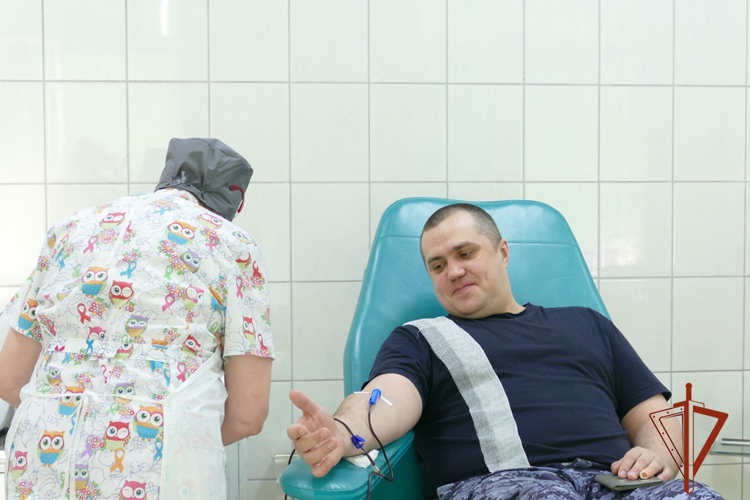 Росгвардеец из Томска отметил Национальный день донора сороковой «юбилейной» донацией