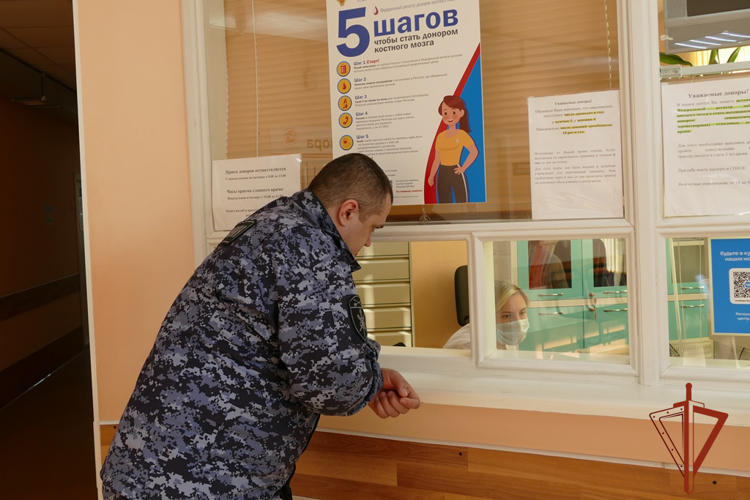 Росгвардеец из Томска отметил Национальный день донора сороковой «юбилейной» донацией