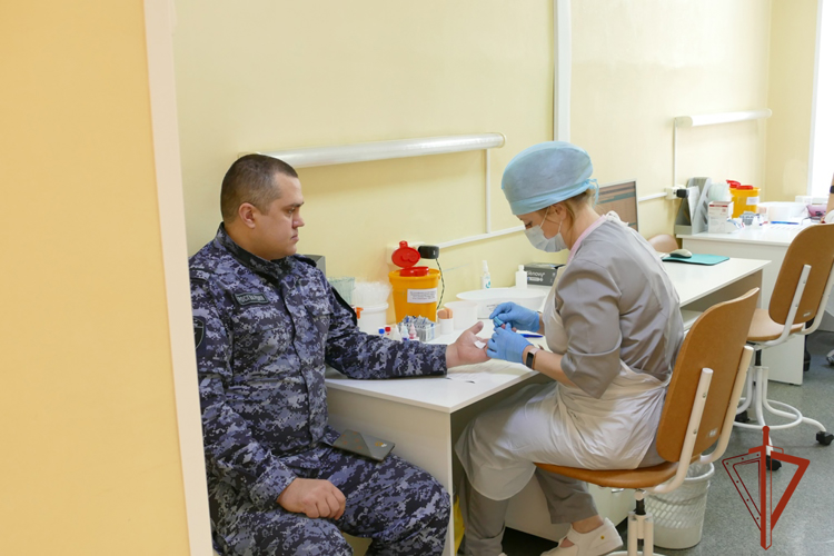 Росгвардеец из Томска отметил Национальный день донора сороковой «юбилейной» донацией
