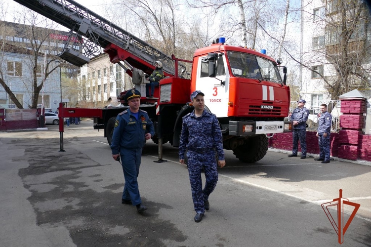 Росгвардия и МЧС провели учения в Томске
