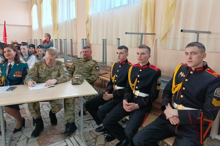 Военнослужащие Росгвардии оценили успех участниц военно-патриотического конкурса «Девушки в погонах» в Томской области (видео)