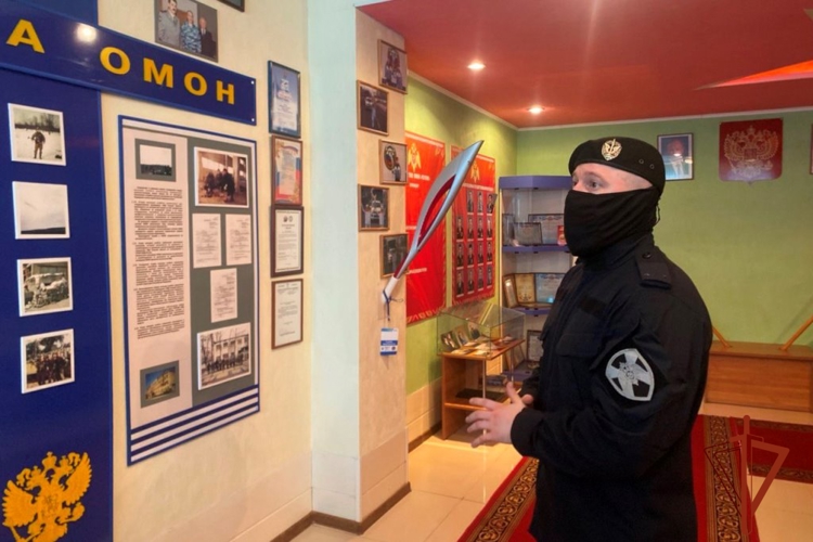 ОМОН «Ратник» Росгвардии провел День отрытых дверей для томских школьников в преддверии Дня Победы 