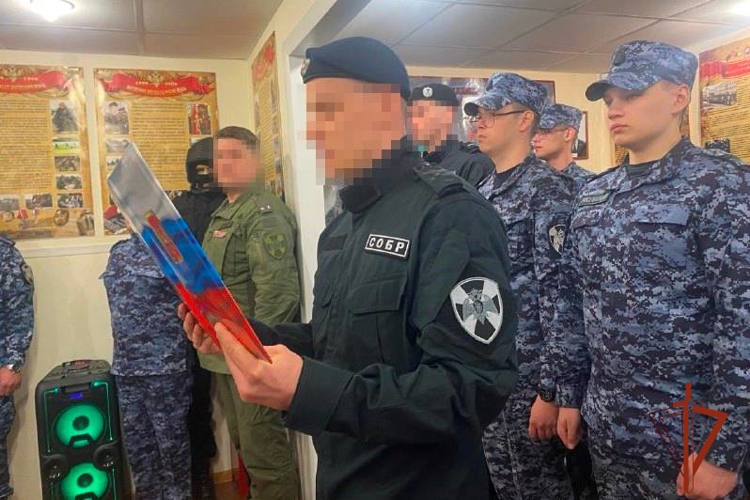 Молодые  сотрудники Росгвардии торжественно приняли присягу на верность Отечеству в Томске (видео)