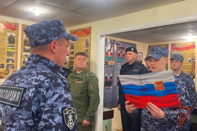 Молодые  сотрудники Росгвардии торжественно приняли присягу на верность Отечеству в Томске (видео)