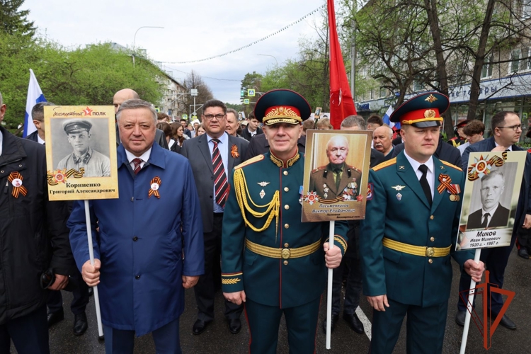 Росгвардия приняла участие в шествии "Бессмертного полка" в Северске 