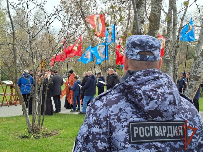 Росгвардия обеспечила безопасность крестного хода в Томске