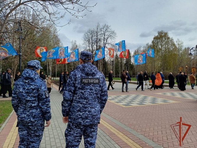 Росгвардия обеспечила безопасность крестного хода в Томске