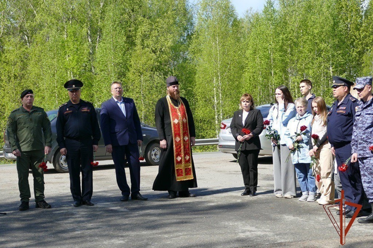 В Томске почтили память трагически погибших в 2011 году сотрудников вневедомственной охраны Росгвардии 
