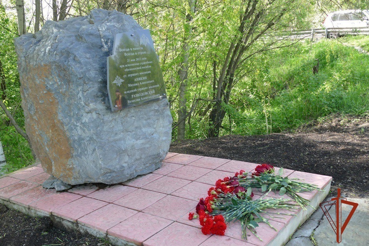 В Томске почтили память трагически погибших в 2011 году сотрудников вневедомственной охраны Росгвардии 