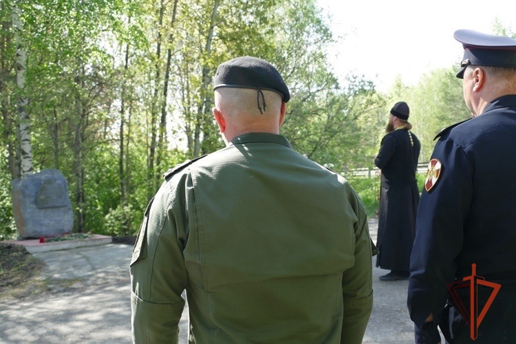 В Томске почтили память трагически погибших в 2011 году сотрудников вневедомственной охраны Росгвардии 