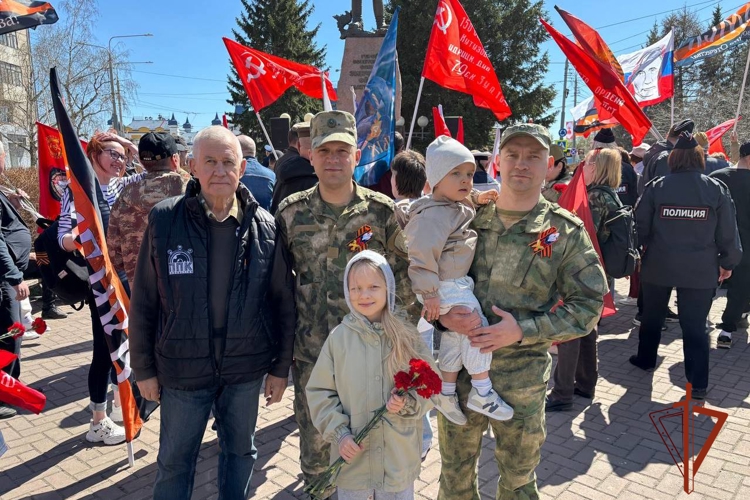 В Томской области росгвардейцы стали участниками автопробега в честь 80-летия  водружения Знамени Победы над зданием Рейхстага