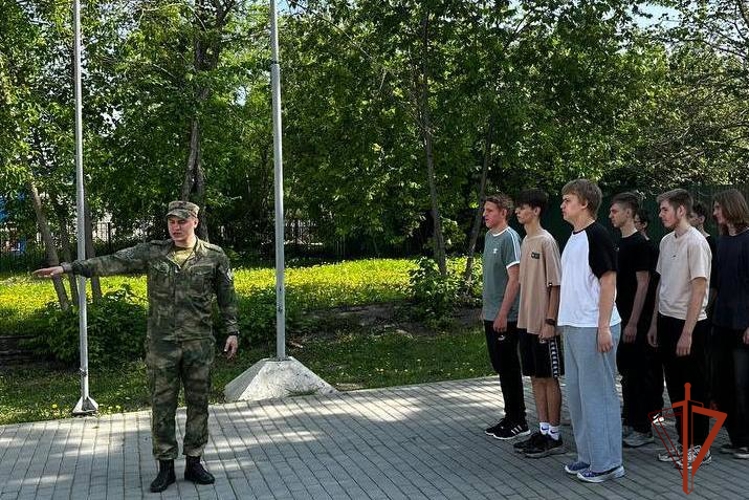 Росгвардия в Томске делает летние каникулы школьников активными и познавательными