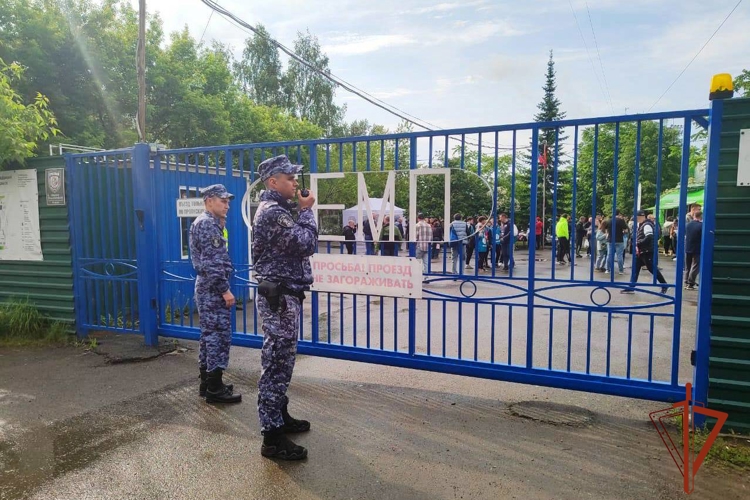 Подразделения Росгвардии обеспечили правопорядок во время футбольного матча Второй лиги в Томске